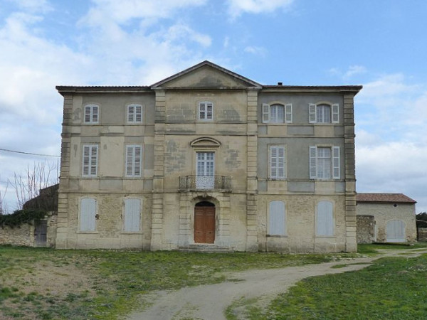 Le château du grand Goubelet (Tarascon) débarrassé de ses affreux panneaux publicitaires